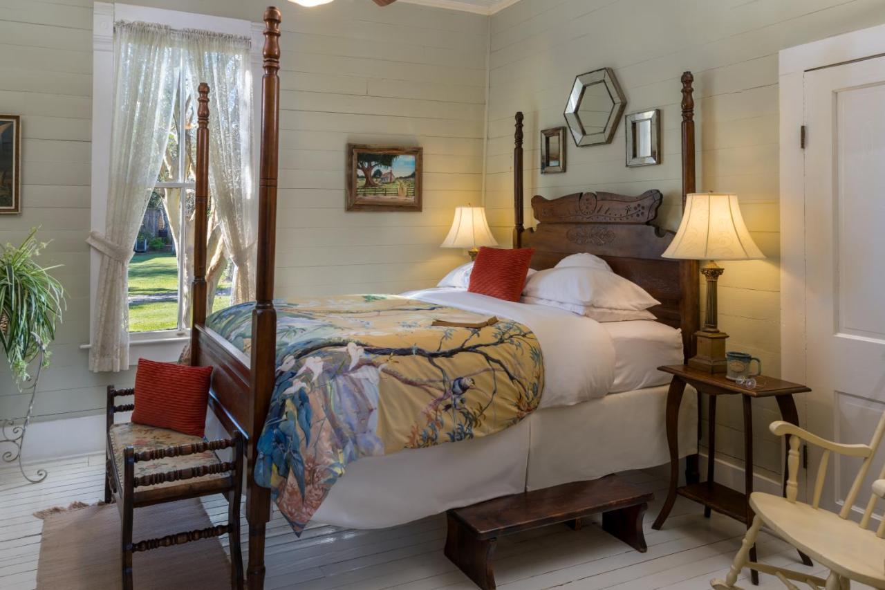 Maison D'Memoire Bed & Breakfast Cottages Rayne 外观 照片
