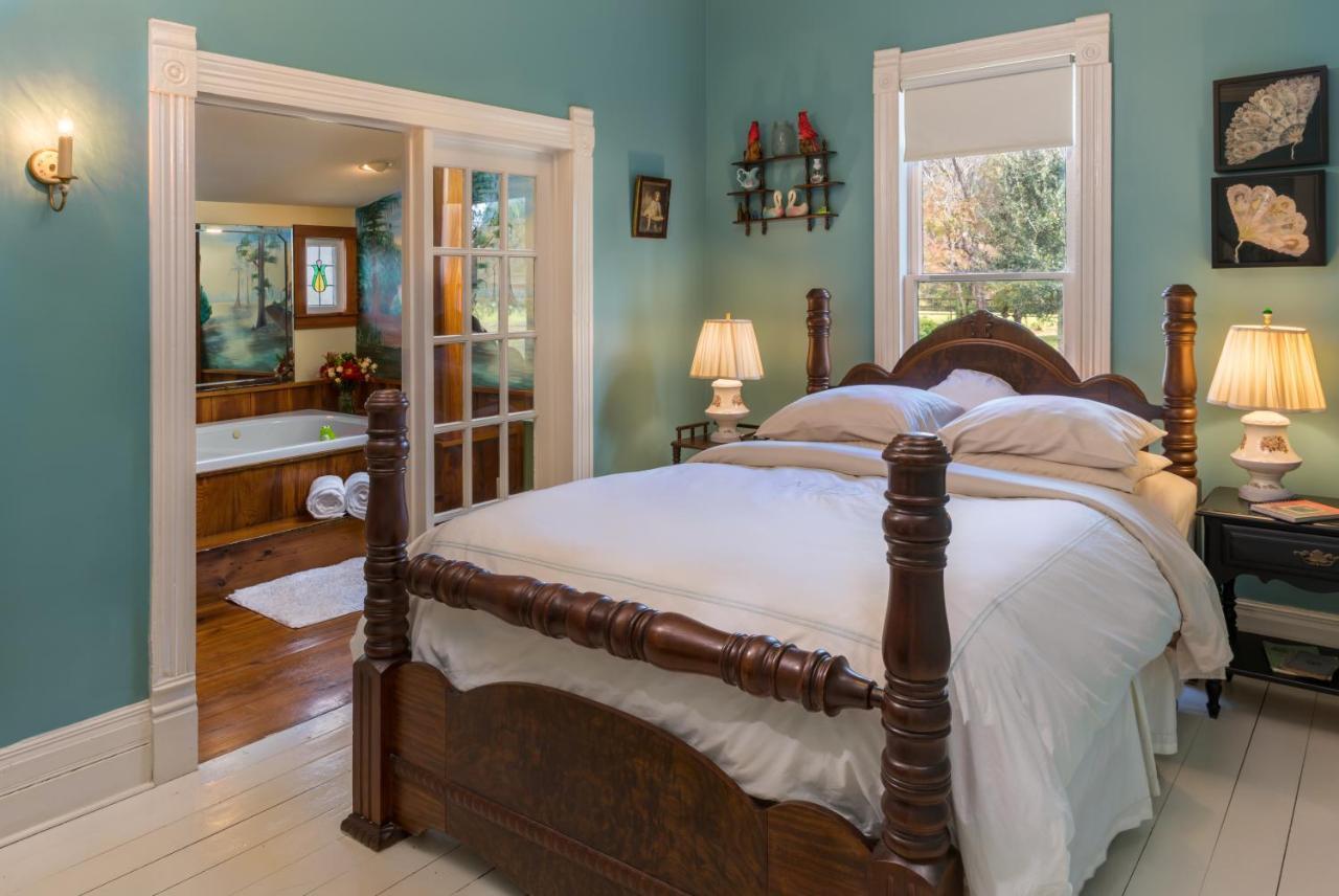Maison D'Memoire Bed & Breakfast Cottages Rayne 外观 照片