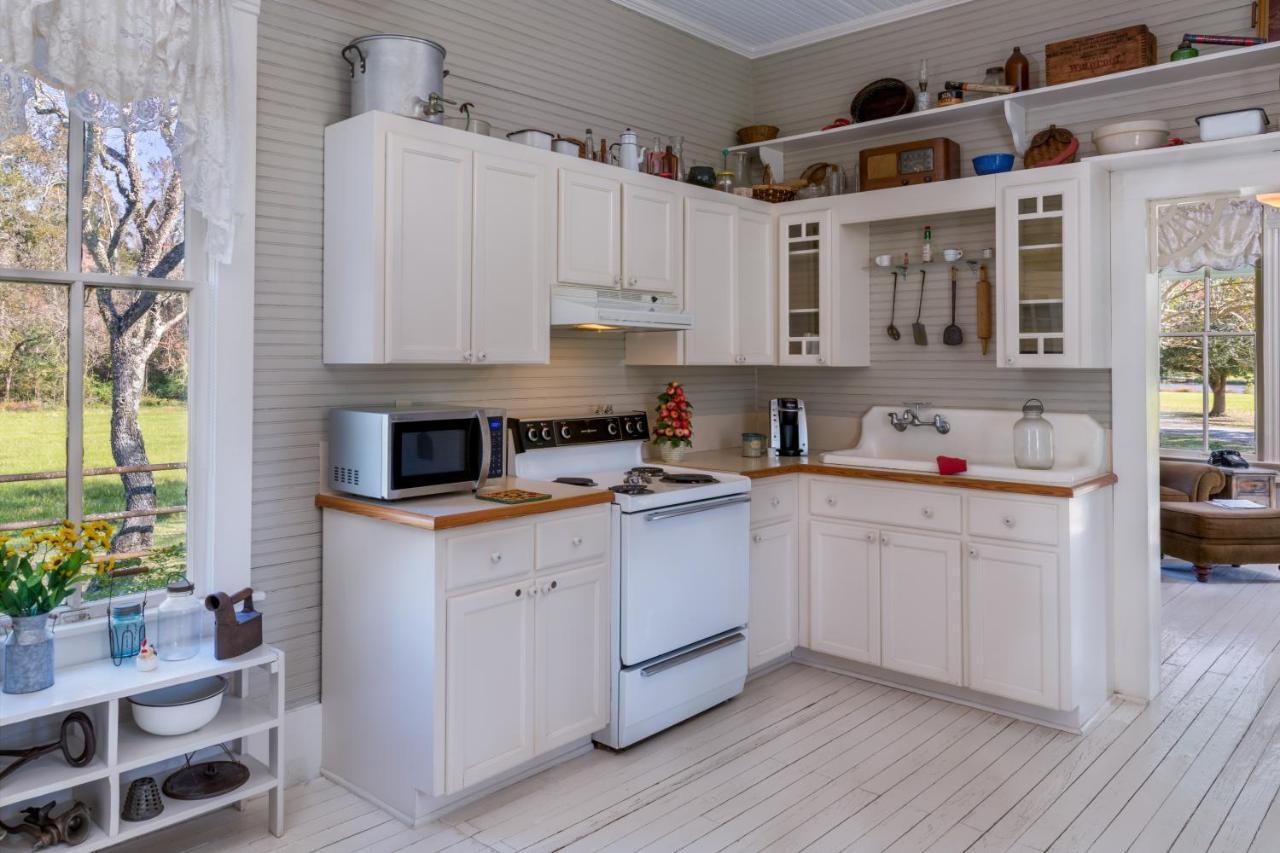 Maison D'Memoire Bed & Breakfast Cottages Rayne 外观 照片