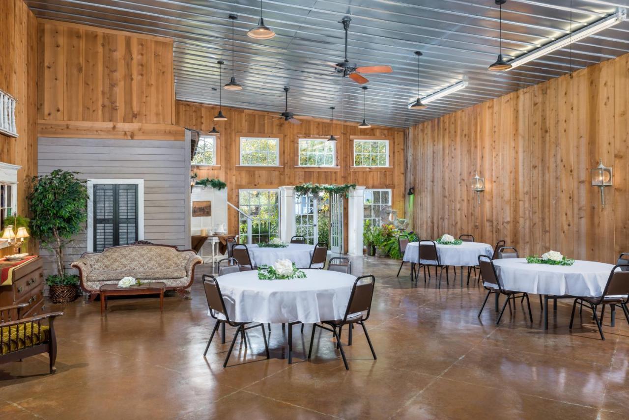 Maison D'Memoire Bed & Breakfast Cottages Rayne 外观 照片