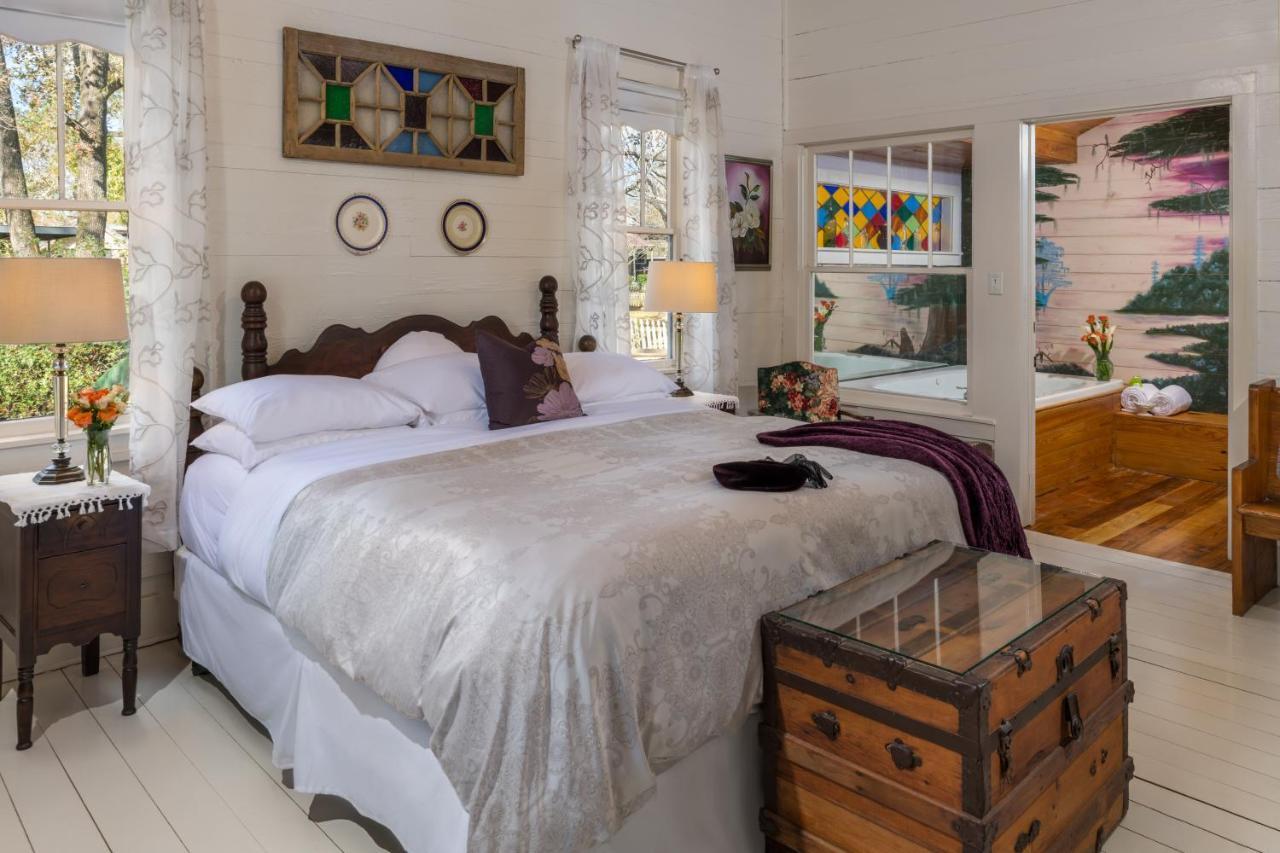 Maison D'Memoire Bed & Breakfast Cottages Rayne 外观 照片